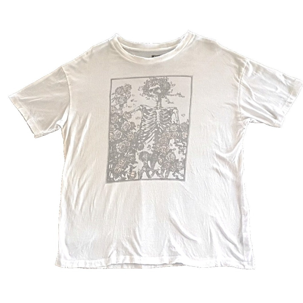 Grateful Dead "Skeleton and Roses" artwork T-Shirt White with frayed edges Small